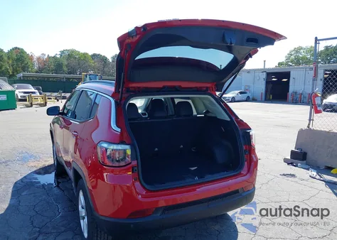 2019 Jeep Compass Latitude 4X4 z USA, uszkodzony, nr VIN 3C4NJDBB9KT713722